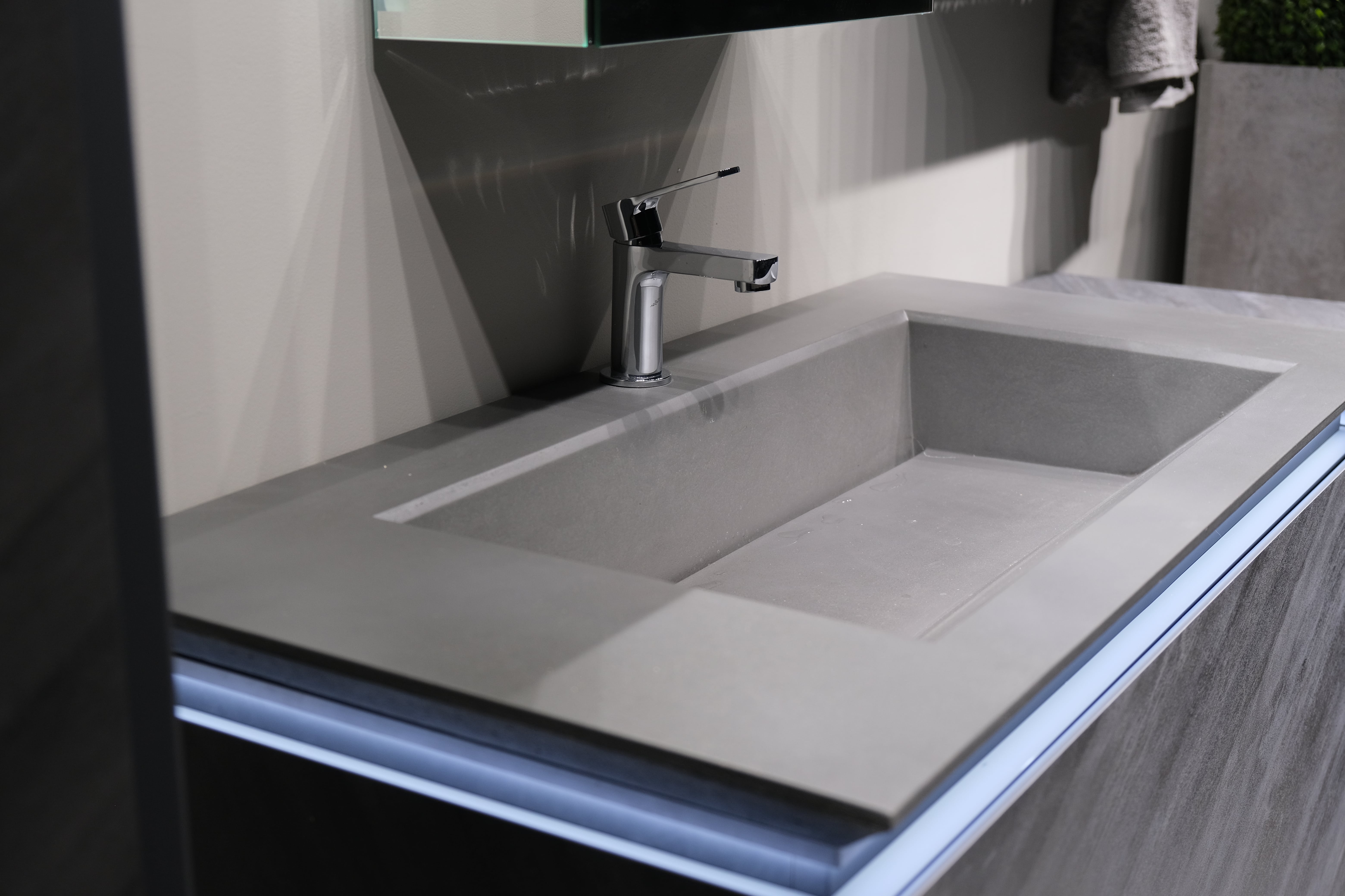 Тумба Incline 140 подвесная, бетон